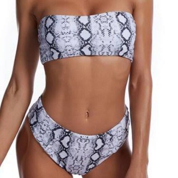 Bikini   - Picture 2 of 6